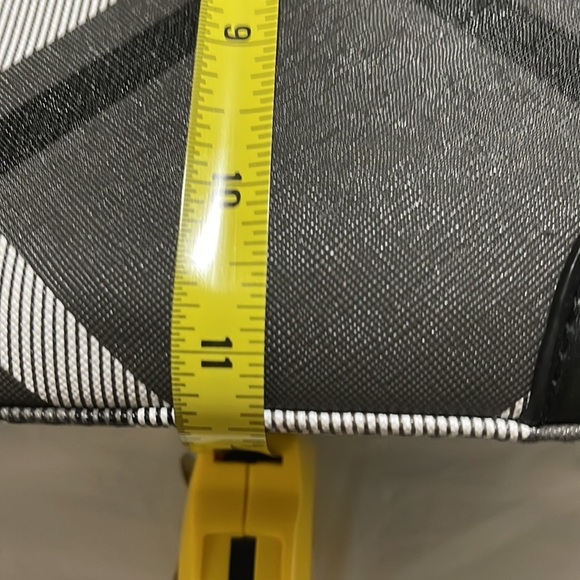Women’s handle bag in grey, white & black plaid. Like new condition. - Picture 8 of 9